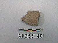 藏品(灰色粗砂陶口緣殘件)的圖片